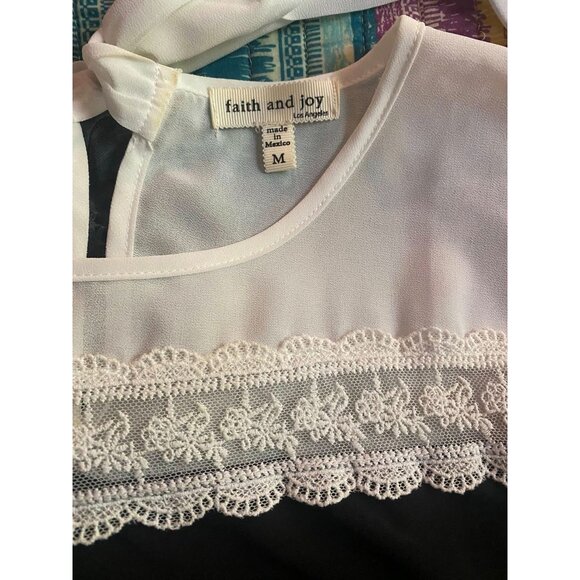 12-Piece Women’s Top Lot – Size Medium – Mixed Styles Boho, Lace, Casual, Lightw - Picture 9 of 11